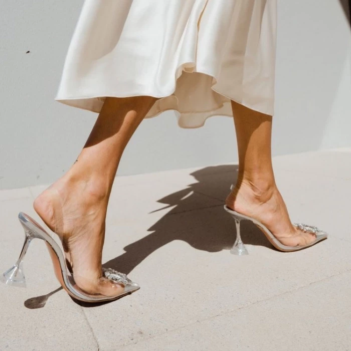 Scarpe trasparenti: i modelli che ti faranno distinguere! Scopri il trend più nuovo per la primavera/estate 2023